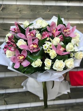 Букет цветов из: Розы и Хризантемы в Сюмси