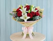 Букет цветов из:  Лилии и Розы в Сюмси