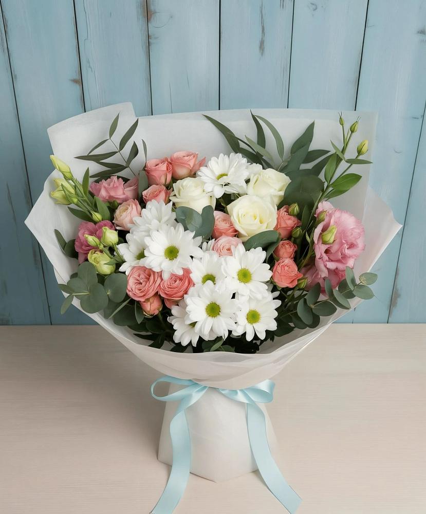 Букет цветов из: Розы, Лизиантусы и Хризантемы в Сюмси