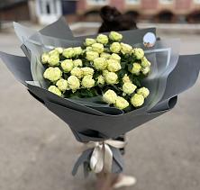 Букет Белые кустовые розы Солинеро в Сюмси