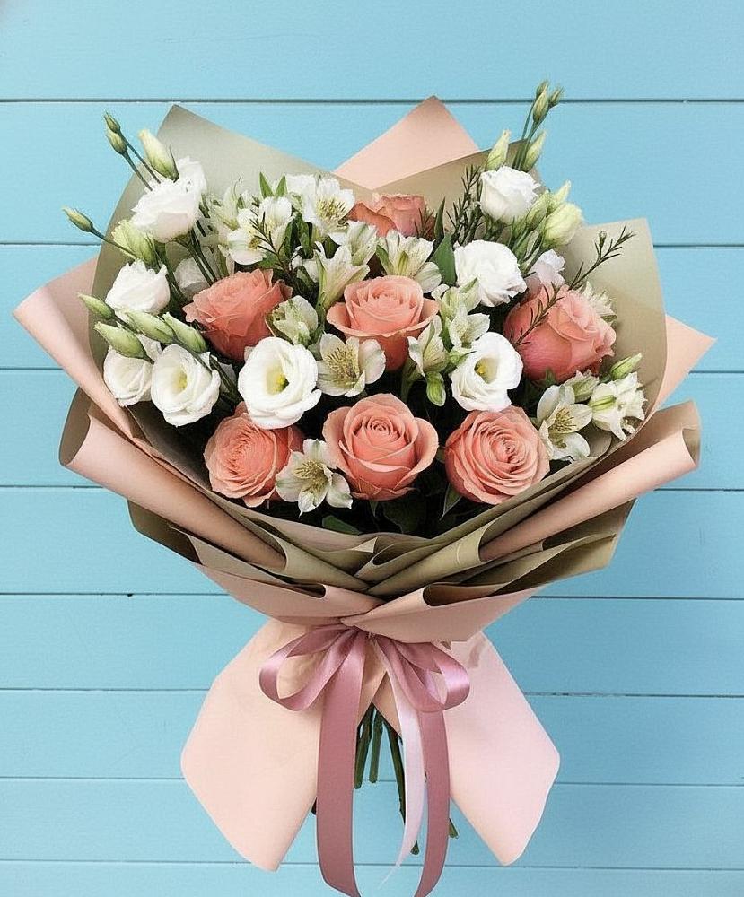 Букет цветов из: Розы, Альстромерии и Лизиантусы в Сюмси