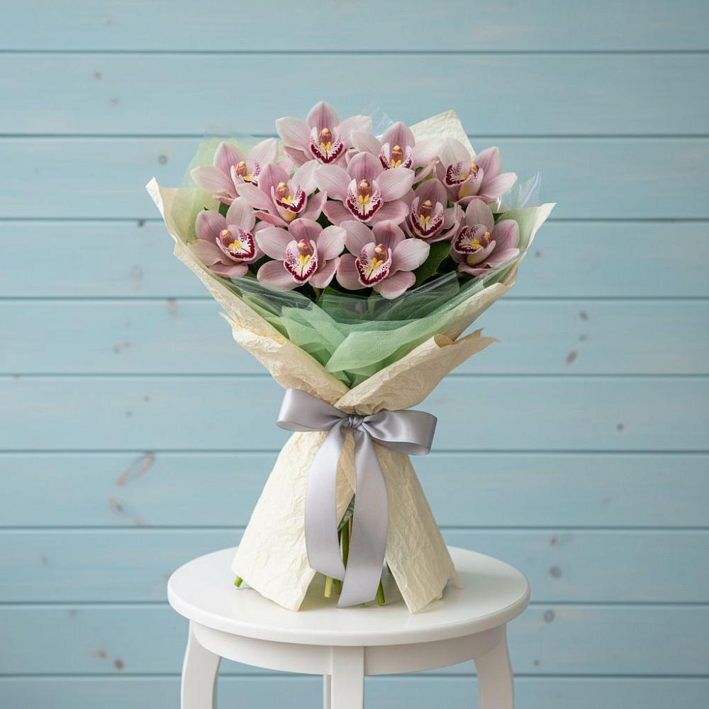 Букет цветов из: Орхидеи и Розы в Сюмси