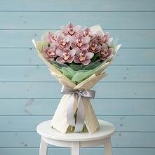 Букет цветов из:  Орхидеи и Розы #REPLACE_PRED# Сюмси