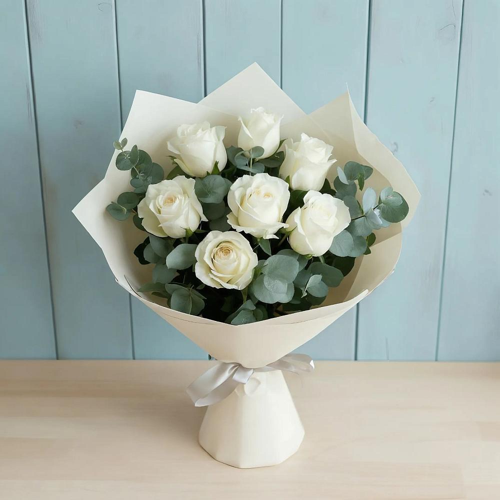Букет Белые розы в Эвкалипте в Сюмси