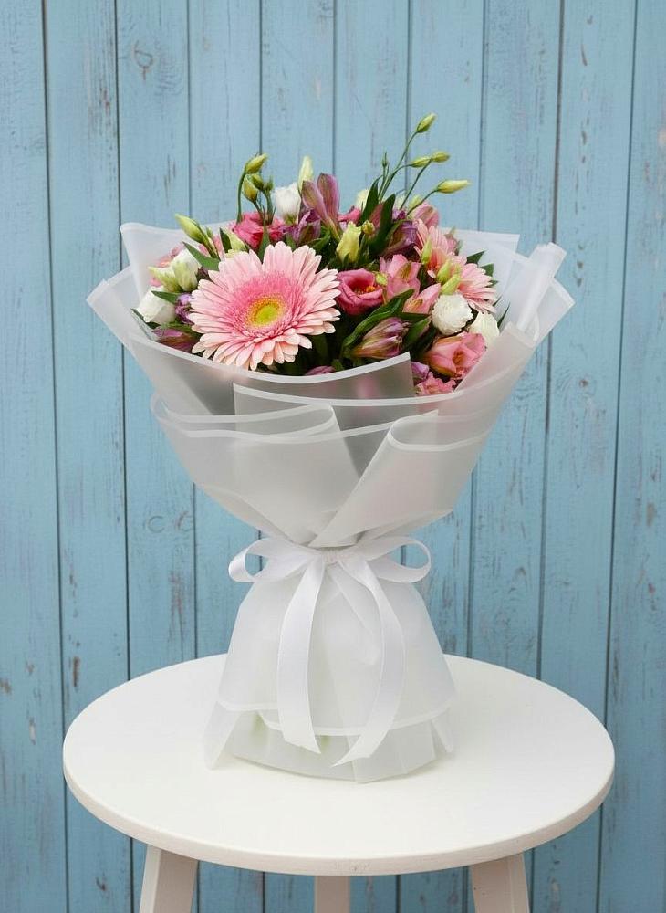 Букет цветов из: Герберы, Альстромерии и Лизиантусы в Сюмси