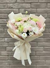 Букет цветов из:  Гвоздики, Розы, Лизиантусы и Хризантемы в Сюмси