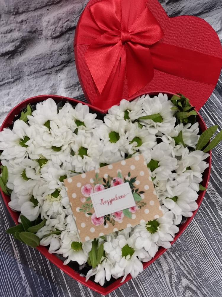 Цветочная композиция из Хризантемы в виде сердца в Сюмси